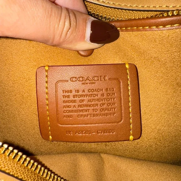 Coach Empire 28 - Picture 6 of 9